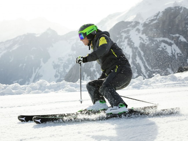 Skifahren mit Atomic Ski © Atomic Austria GmbH / Christoph Schöch Photography GmbH